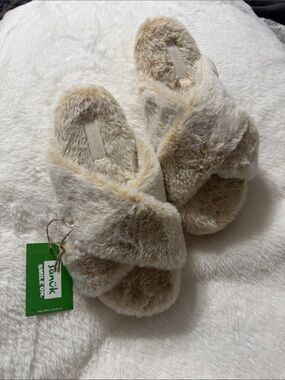 Sanuk Beige Faux Fur Crisscross Slide Slippers